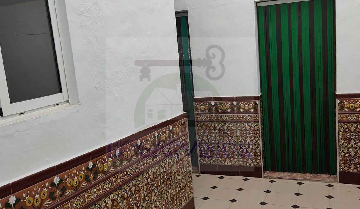 Patio interior de casa en calle Granada en La Puebla de Cazalla
