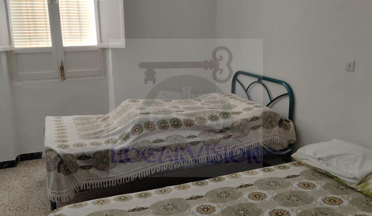Dormitorio de casa en calle Granada en La Puebla de Cazalla