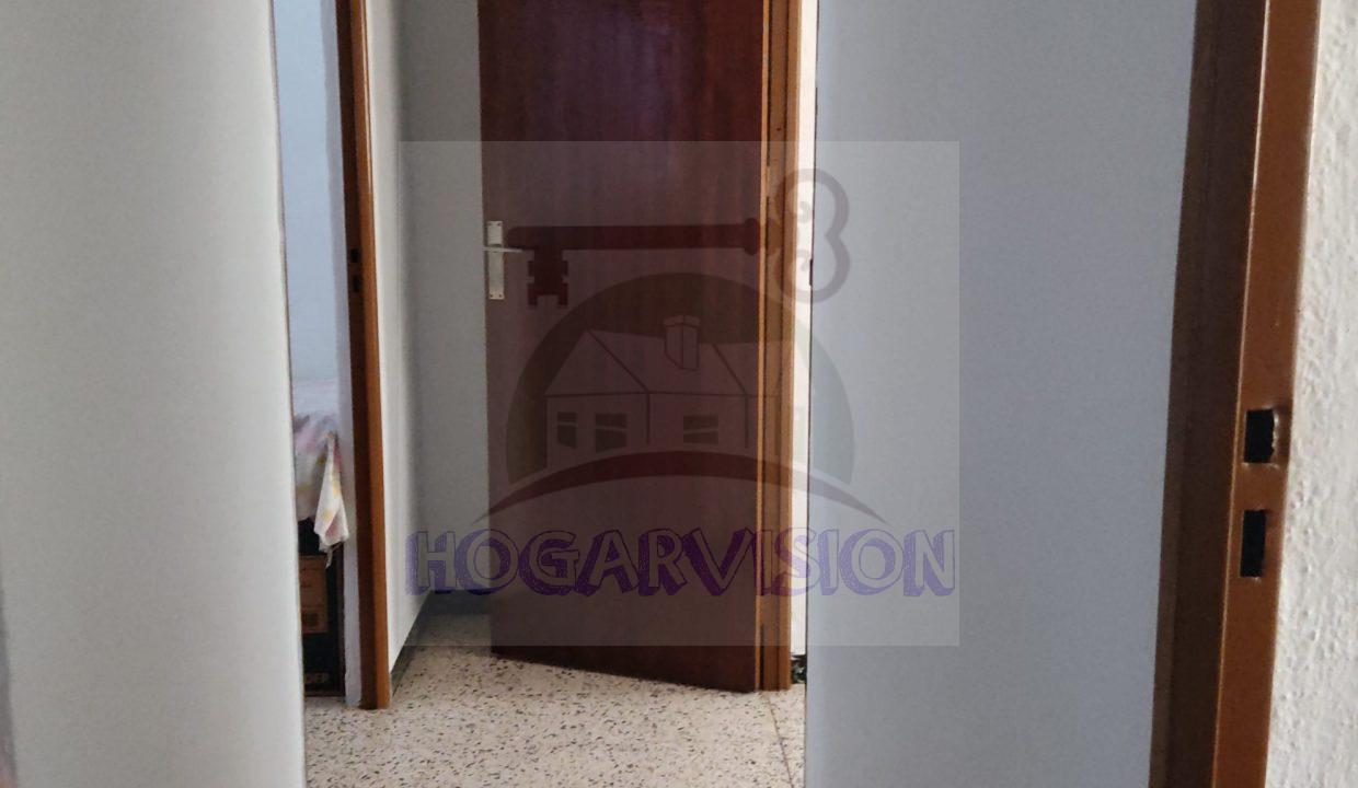 Pasillo repartidor de casa en calle Granada en La Puebla de Cazalla