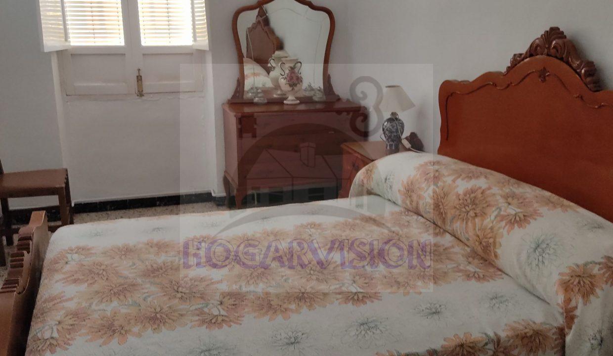 Dormitorio de casa en calle Granada en La Puebla de Cazalla