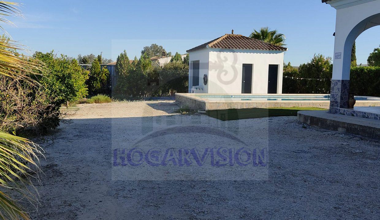 Entrada en chalet en el Manantial