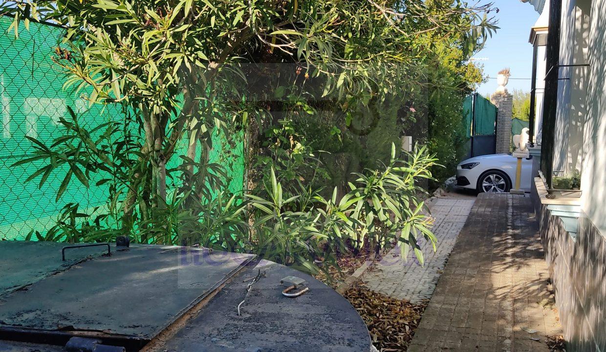 Pasillo exterior en chalet en el Manantial