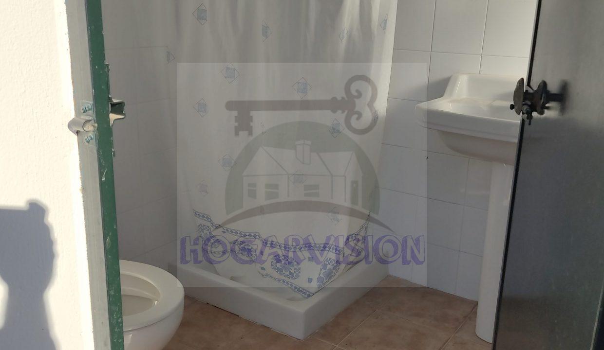 Baño exterior en chalet en el Manantial