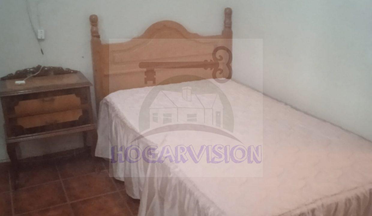 Otro dormitorio en casa económica en calle Granada en La Puebla de Cazalla