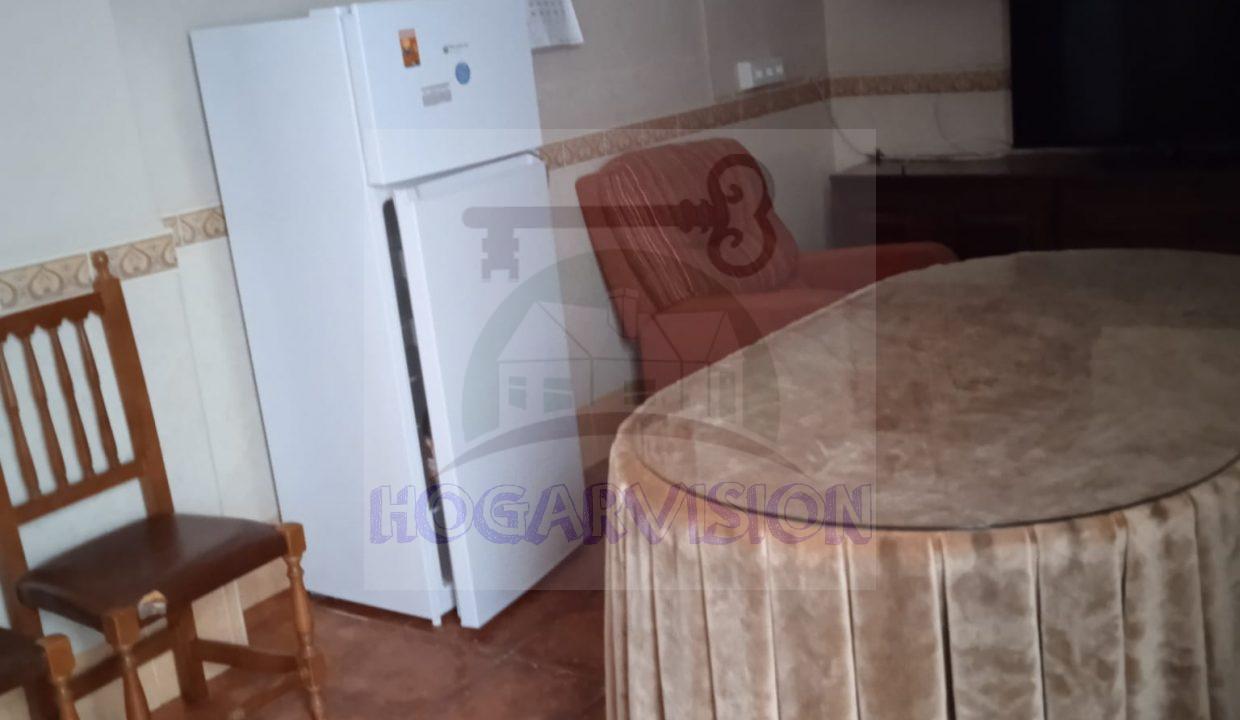 Salón en casa económica en calle Granada en La Puebla de Cazalla