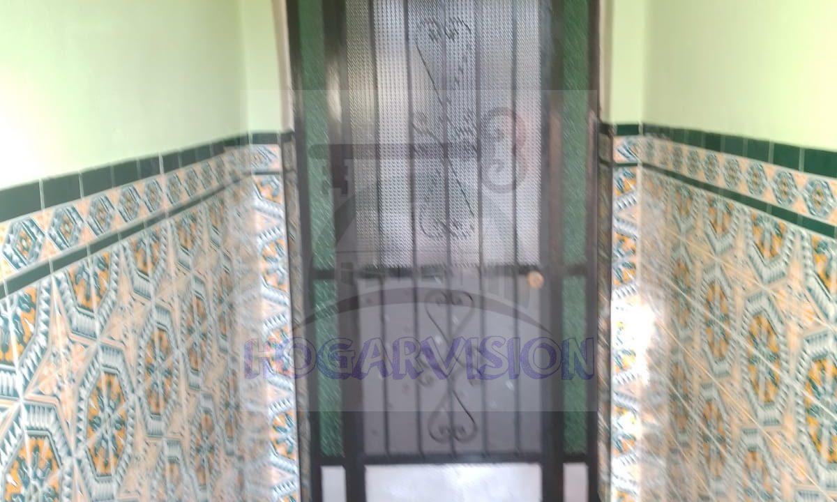 Casa económica en calle San Pedro