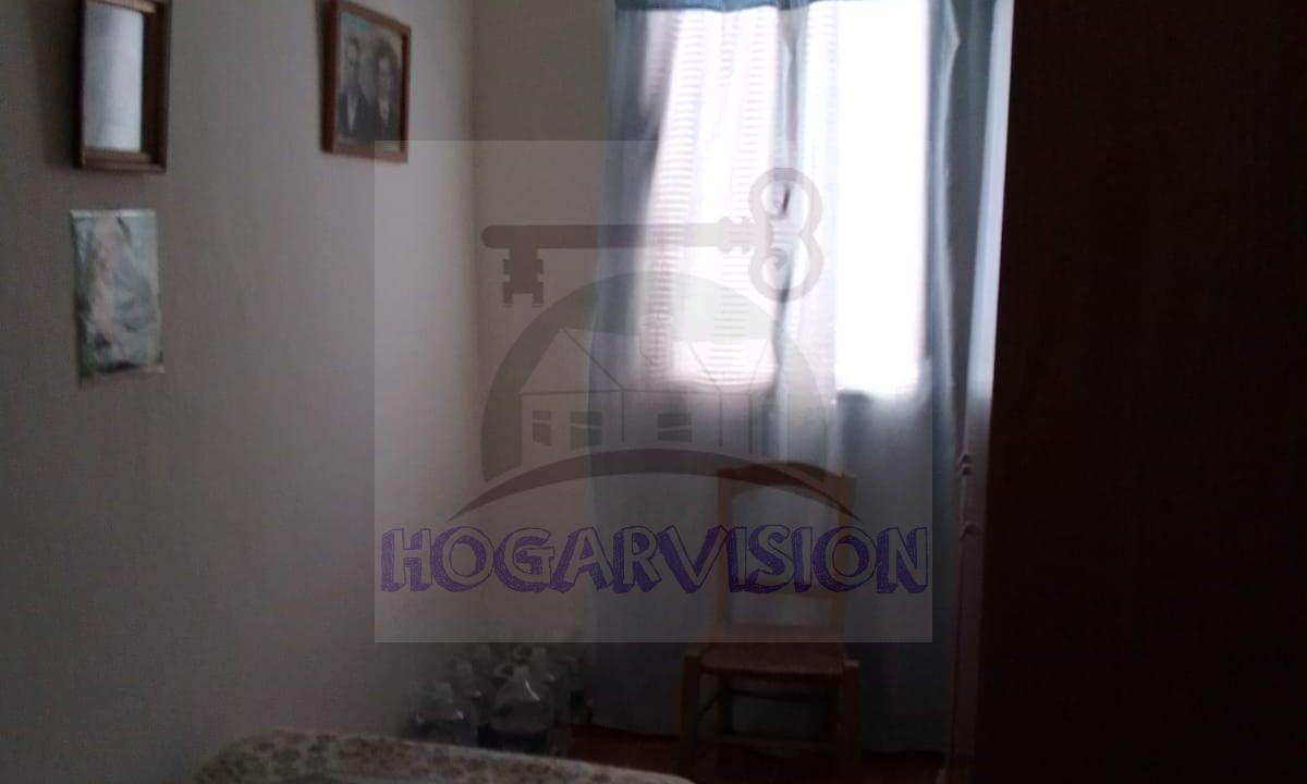 Casa barata de cuatro habitaciones en La Puebla de Cazalla