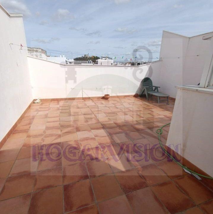 Casa con placas solares en Morón de la Frontera