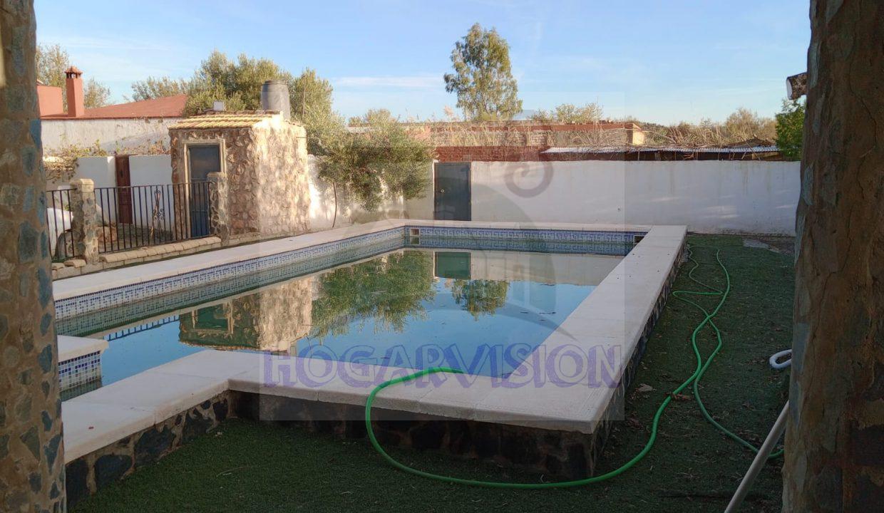 Chalet con piscina en La Puebla de Cazalla