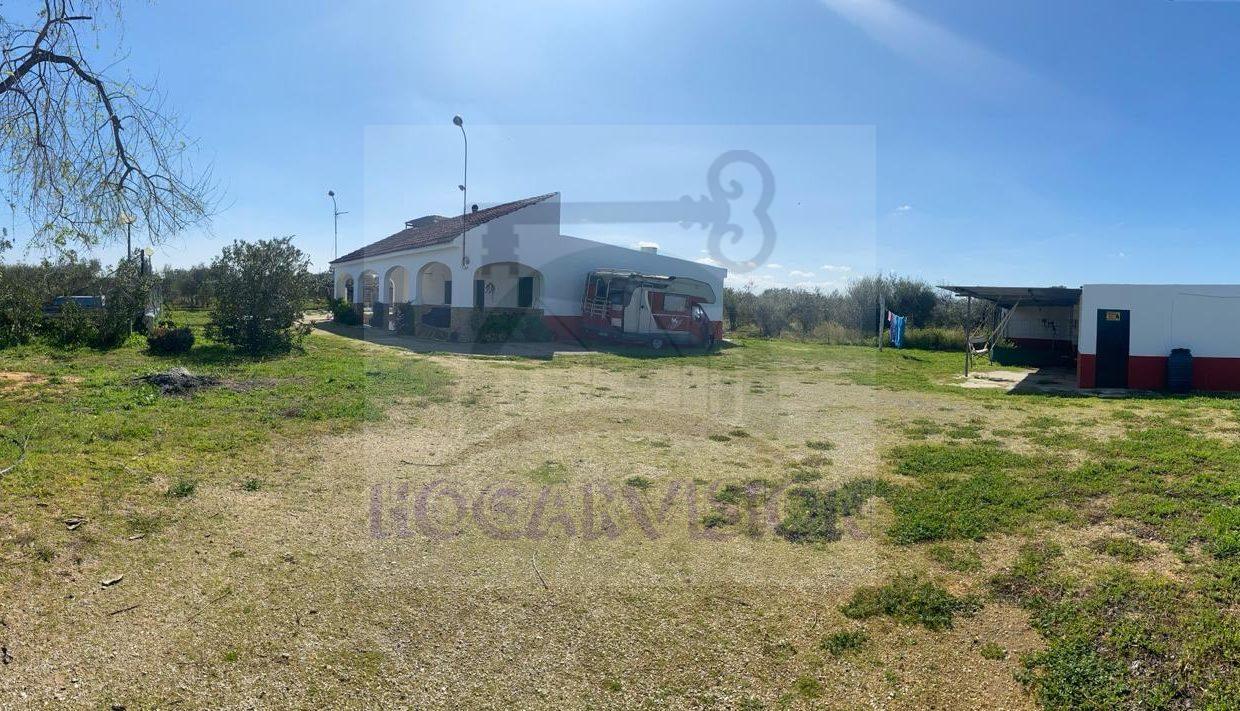 Se vende chalet con piscina en La Puebla de Cazalla