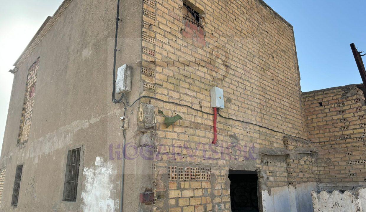 Se vende solar económico con construcción en La Puebla de Cazalla